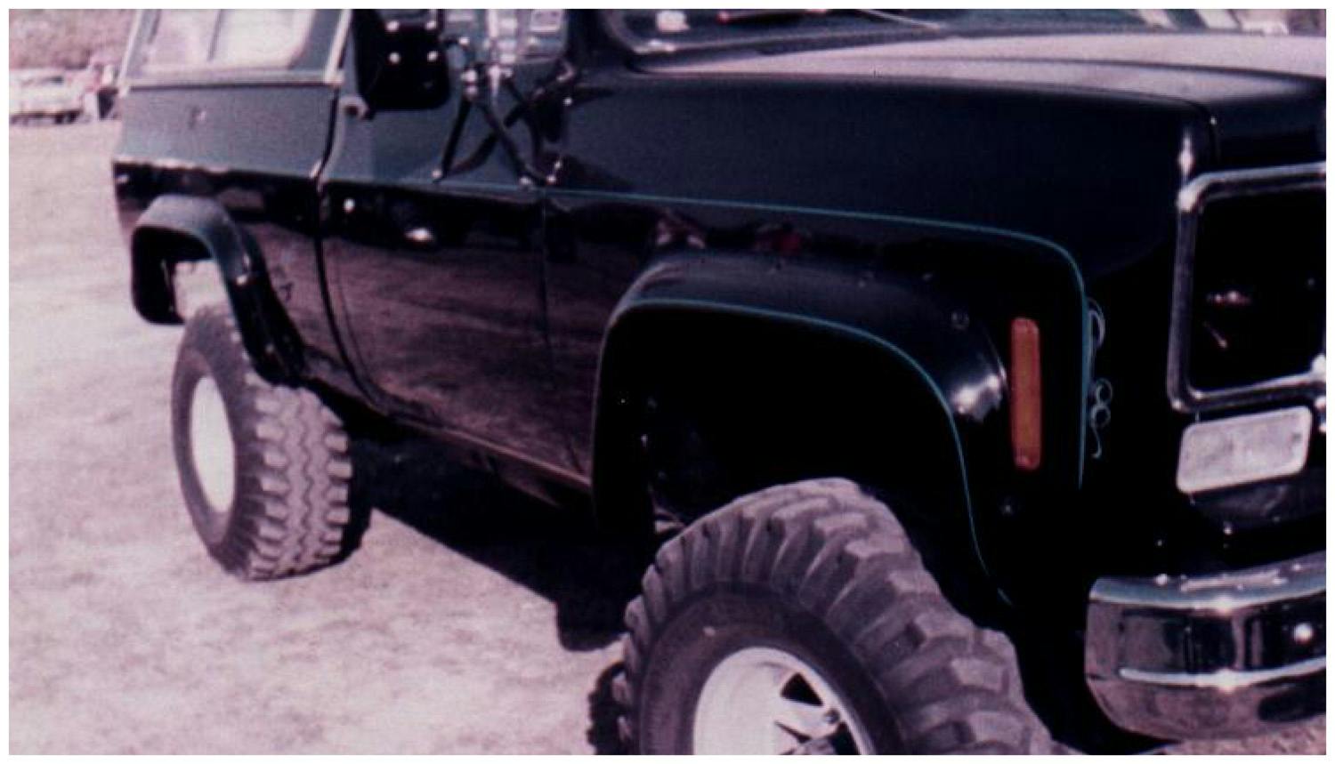Bushwacker 40003-11 Fender Flares Cutout Style 2Pc Front