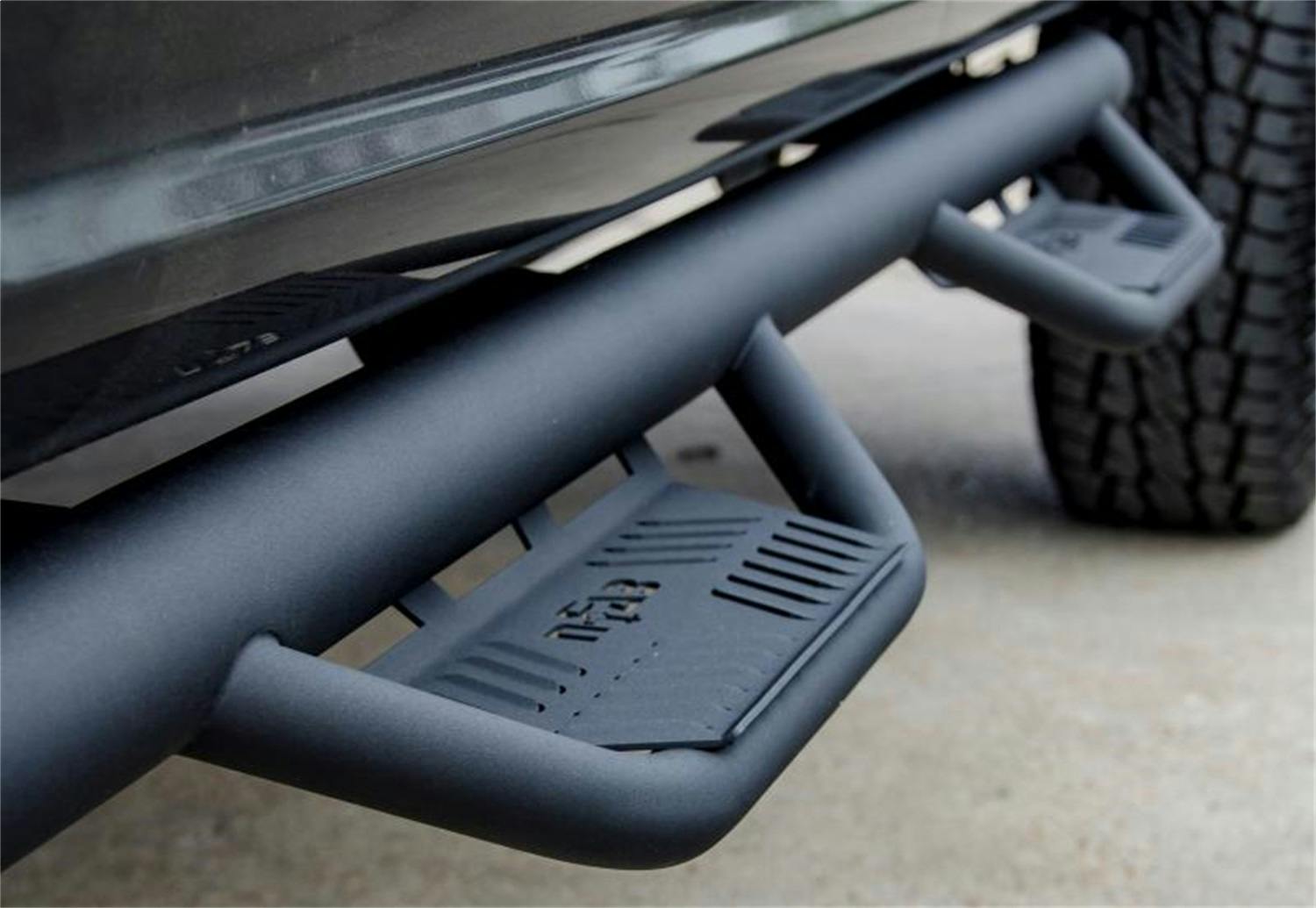 N-FAB HPC0773QC-TX Podium LG-Cab Len(2 Steps)-07-13 Silv/Sierra1500/07-10HD/11-14 HD Gas Ext-TX Blk