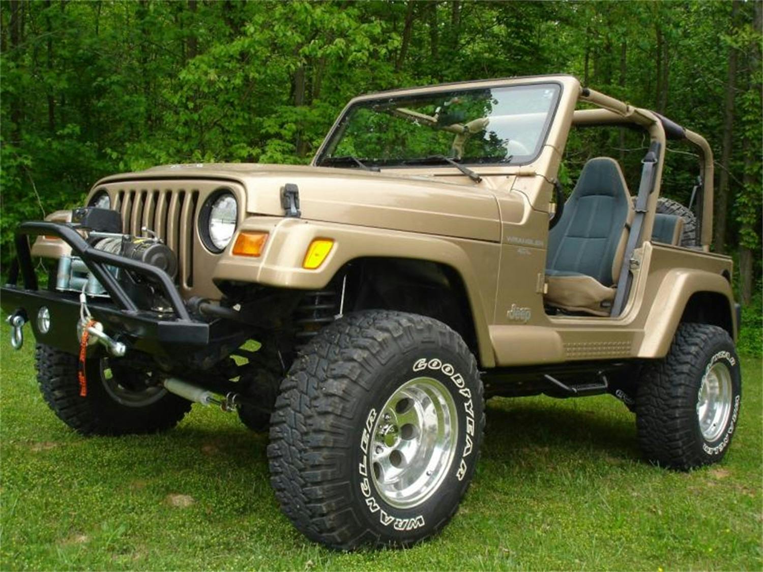 N-FAB J9746 Nerf Step - W2W (1 Stp) - 97-06 Wrangler (Non-Unlimited) TJ/BJ 2Dr - Gloss Blk