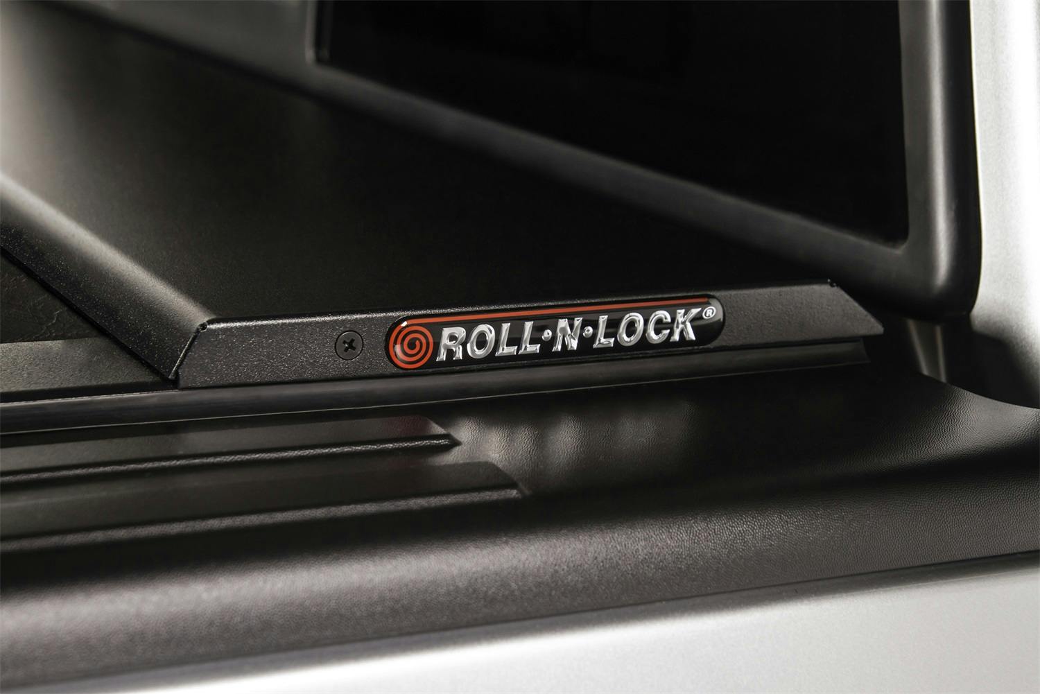 Roll-N-Lock LG152M M-Series - 17-27 F-250/F-350, 8'
