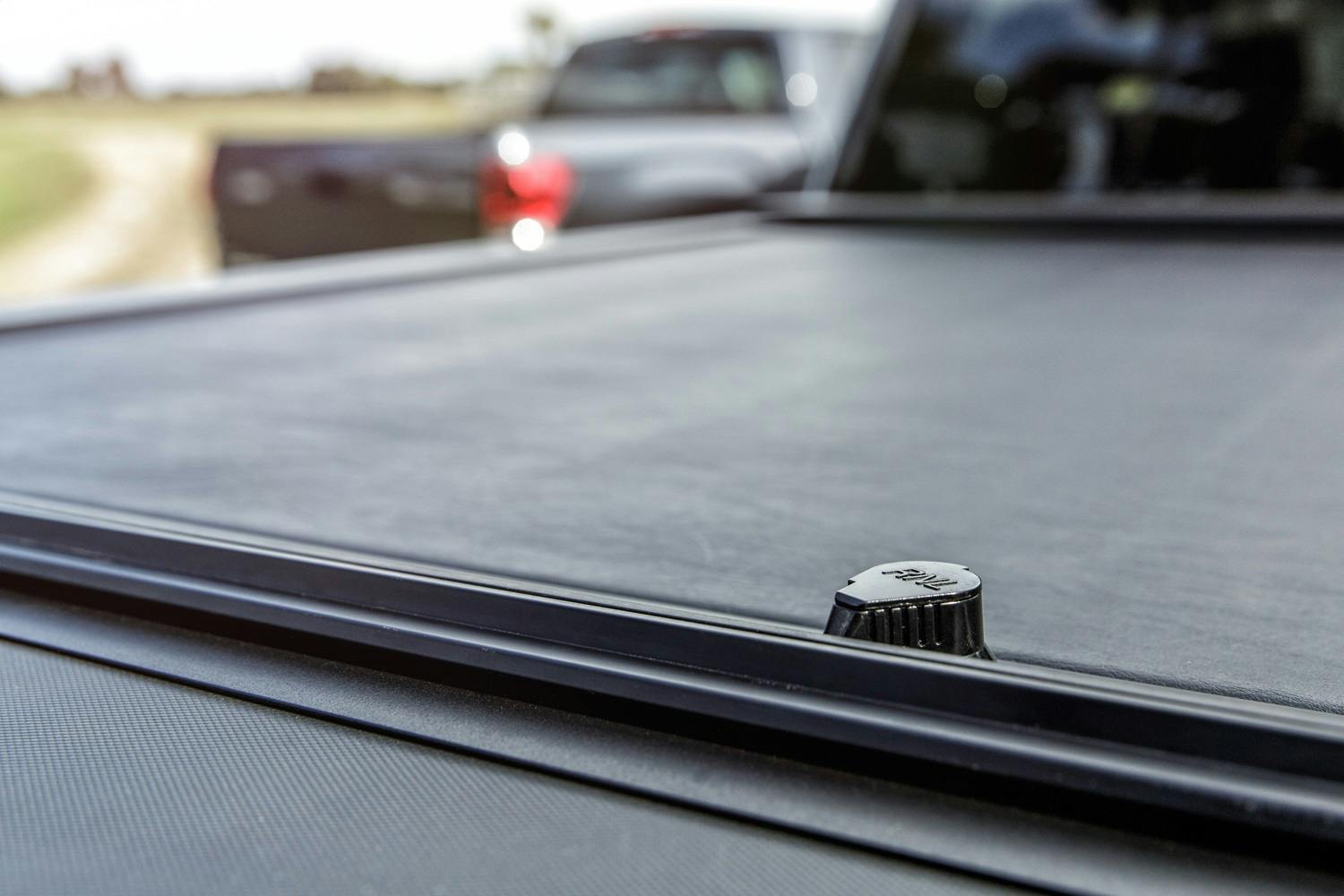 Roll-N-Lock LG226M M-Series - 20-27 Silverado/Sierra 2500/3500, 6.6'