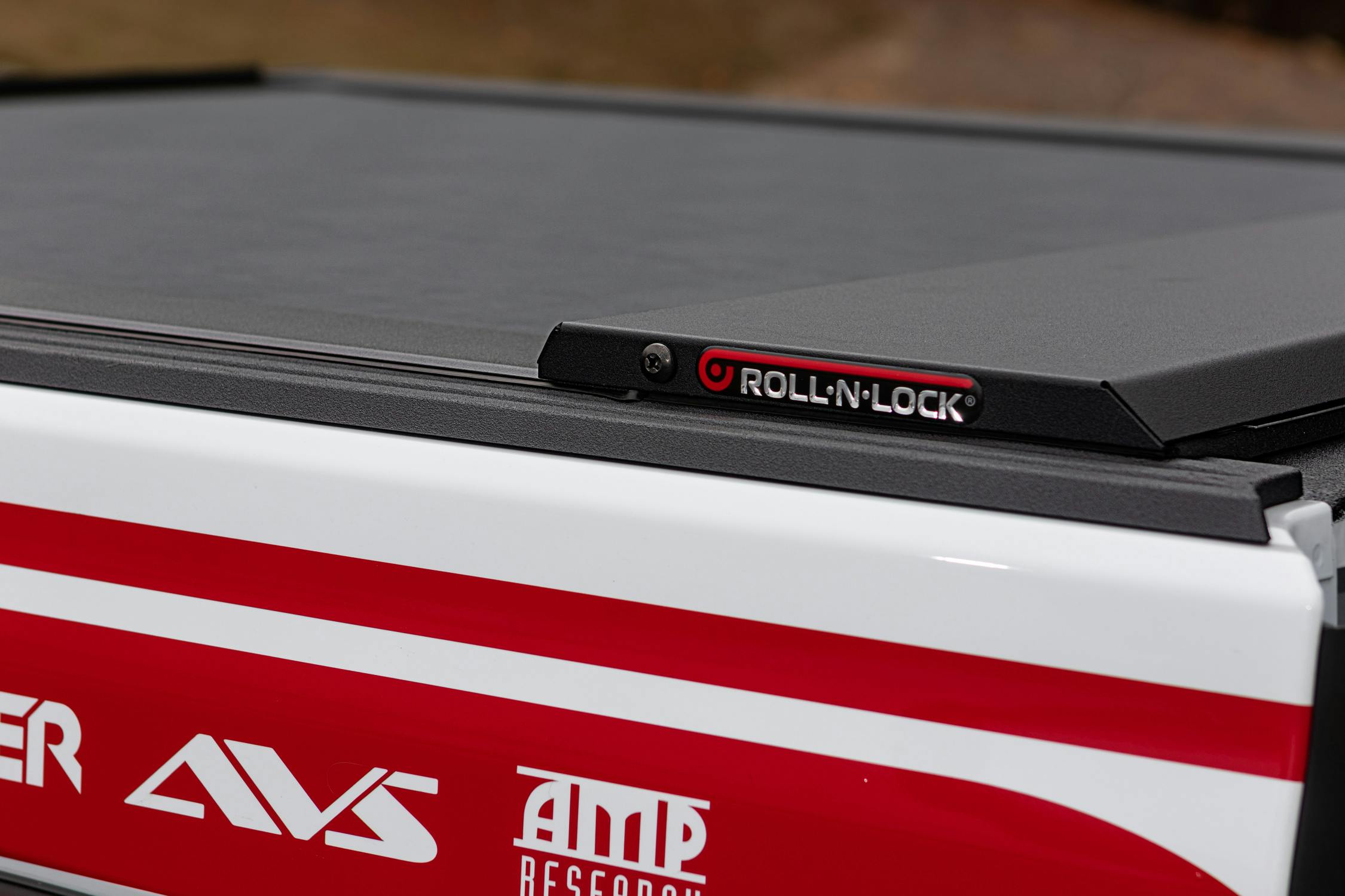 Roll-N-Lock LG495M M-Series - 20-25 Gladiator with Trail Rail System, 5'